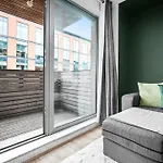 Stylish Apartment - Birmingham City Centre - Balcony - Fast Wifi - Netflix - Top Rated - 83S