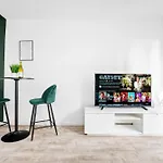 Stylish Apartment - Birmingham City Centre - Balcony - Fast Wifi - Netflix - Top Rated - 83S