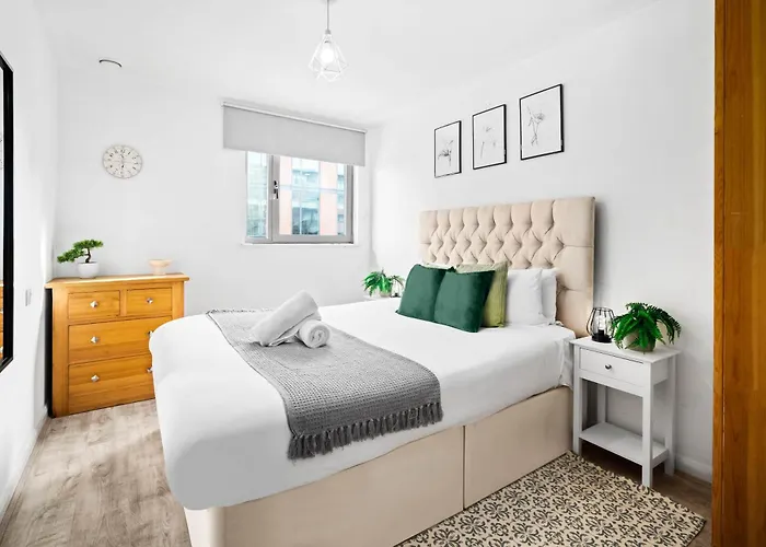 Stylish Apartment - Birmingham City Centre - Balcony - Fast Wifi - Netflix - Top Rated - 83S