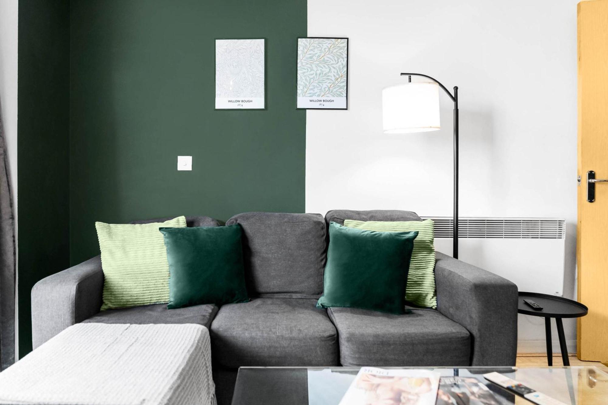 Stylish - Centre - Balcony - Fast Wifi - Netflix - Rated - 83s Apartment Birmingham