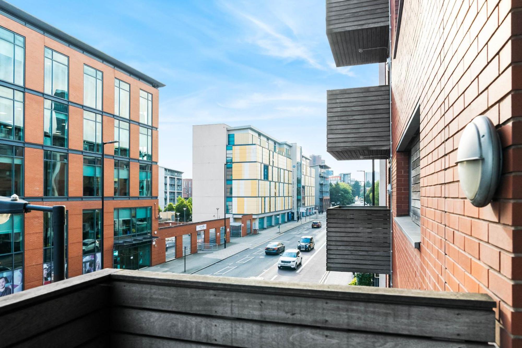 Apartment Stylish - Centre - Balcony - Fast Wifi - Netflix - Rated - 83s *